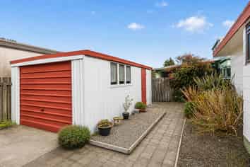 17B Bruce Avenue, Glenview