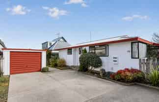 17B Bruce Avenue, Glenview