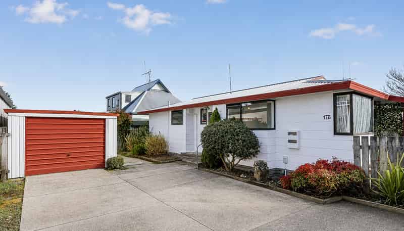 17B Bruce Avenue, Glenview