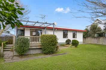 17B Bruce Avenue, Glenview
