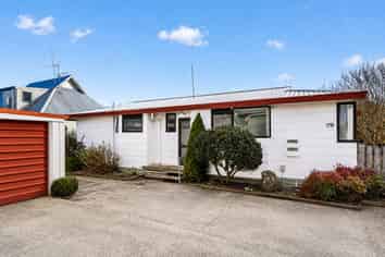17B Bruce Avenue, Glenview