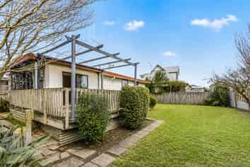 17B Bruce Avenue, Glenview