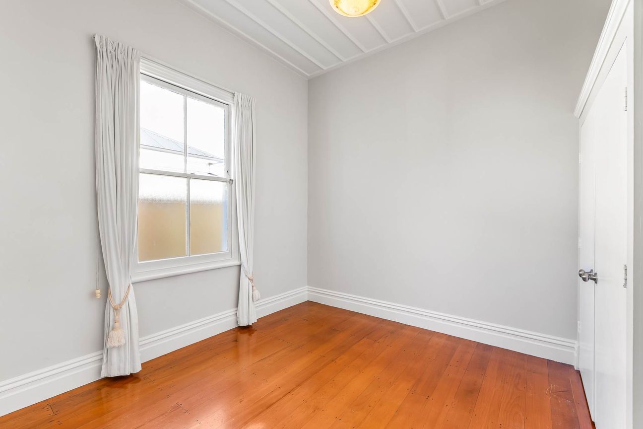 Charming 3-bedroom home with gas, off-street p... - Mehr