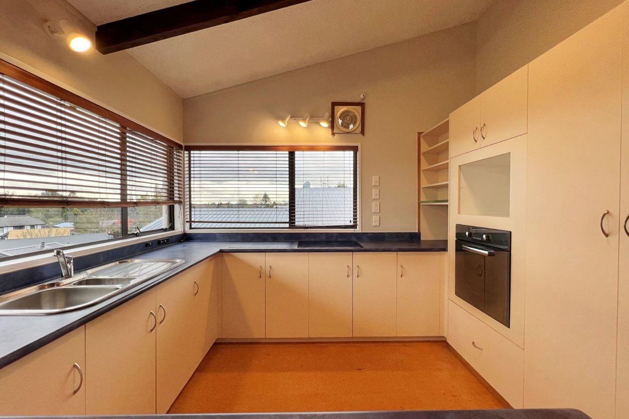 Spacious 3 Bedroom Family Home in Popular Pukete - Ansicht 2