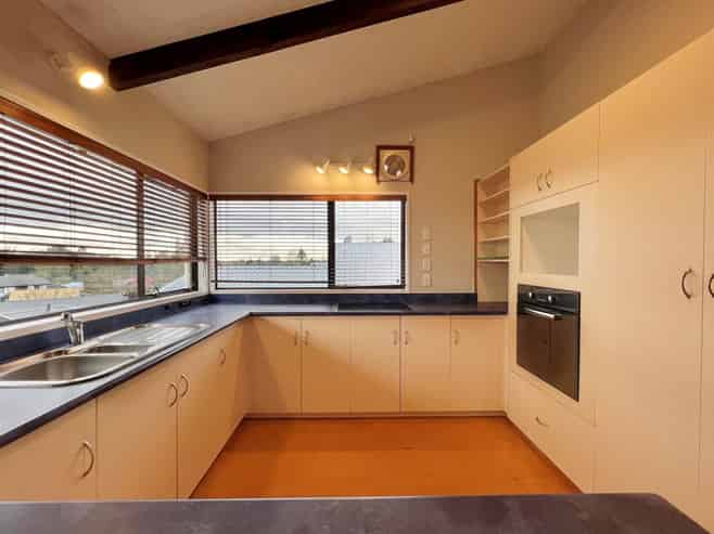 16 Church Road, Pukete