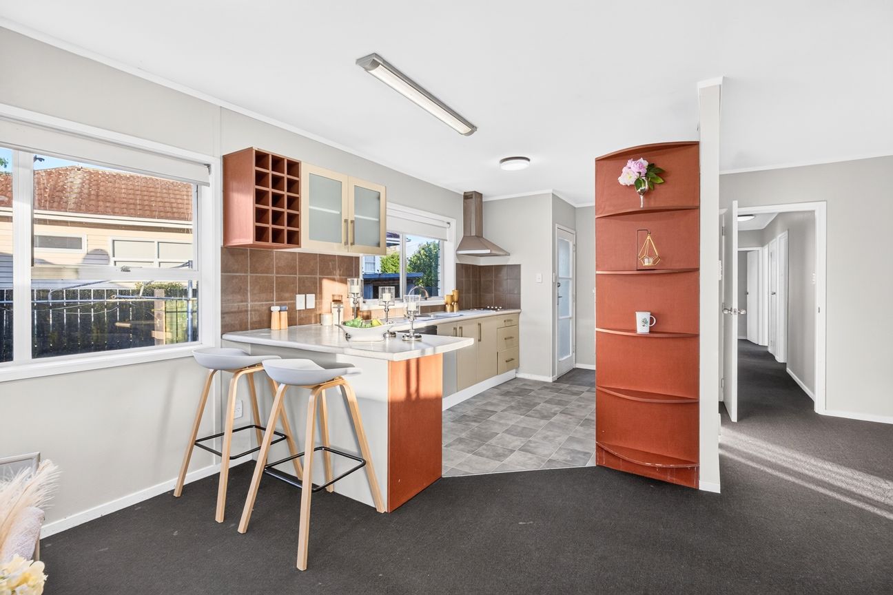 Home to Live In, Income to Grow With - Vista 5