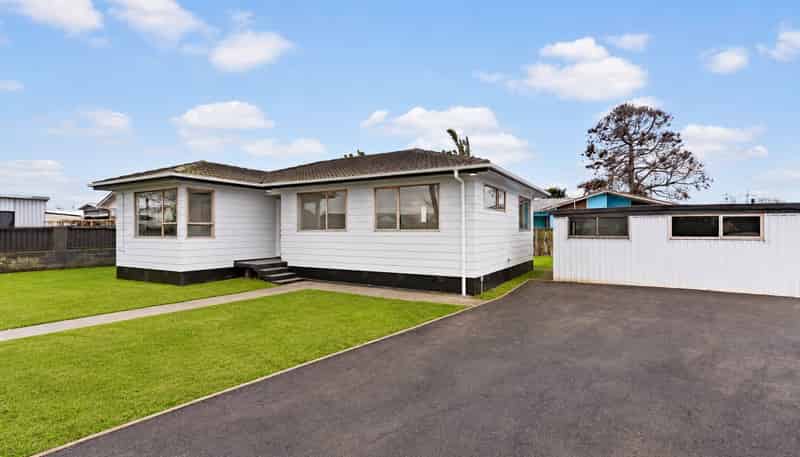 12 Desmond Place, Otara