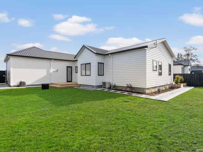 11 Meadows Drive, Clevedon
