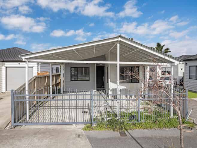 42  Farmland Road, Papakura
