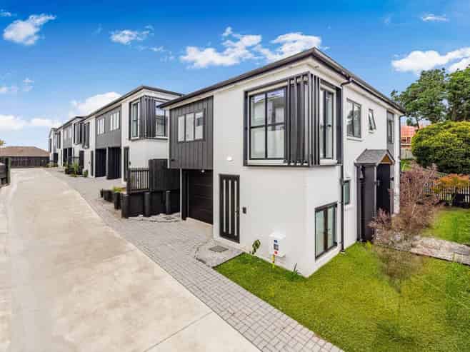 11 Chardi Kala Way, Papatoetoe