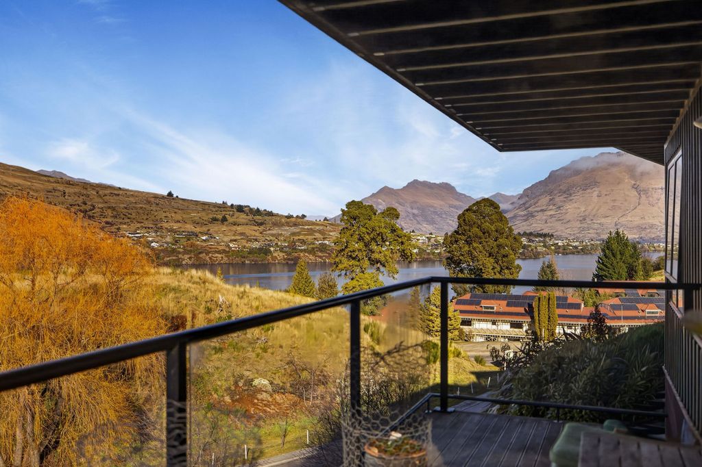 Elevated Living with Iconic Queenstown Views 4