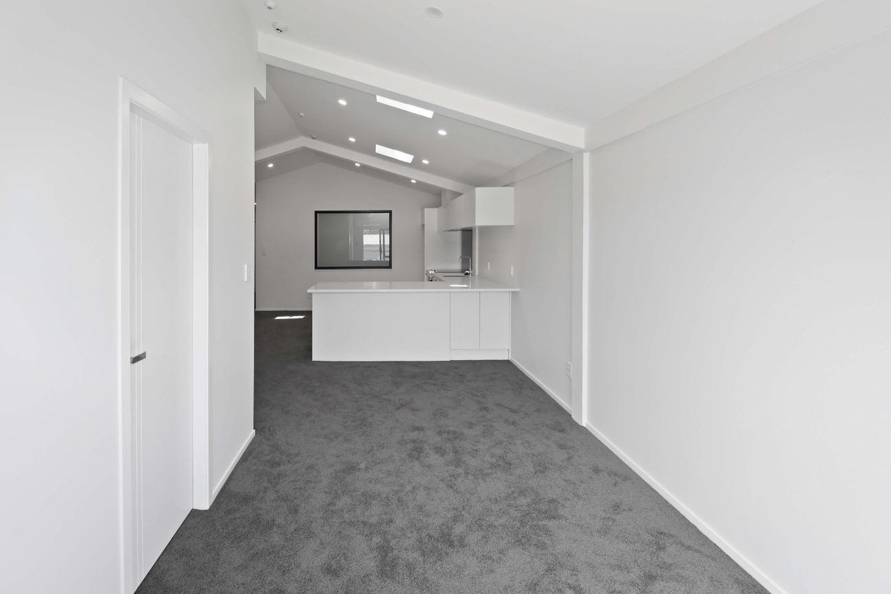 TWO-BEDROOM APARTMENT,  BALCONY AND OPEN PLAN - Bild 6