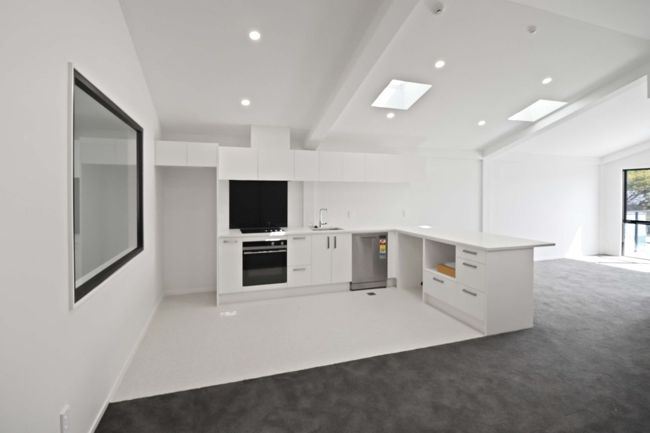 TWO-BEDROOM APARTMENT,  BALCONY AND OPEN PLAN - Bild 2