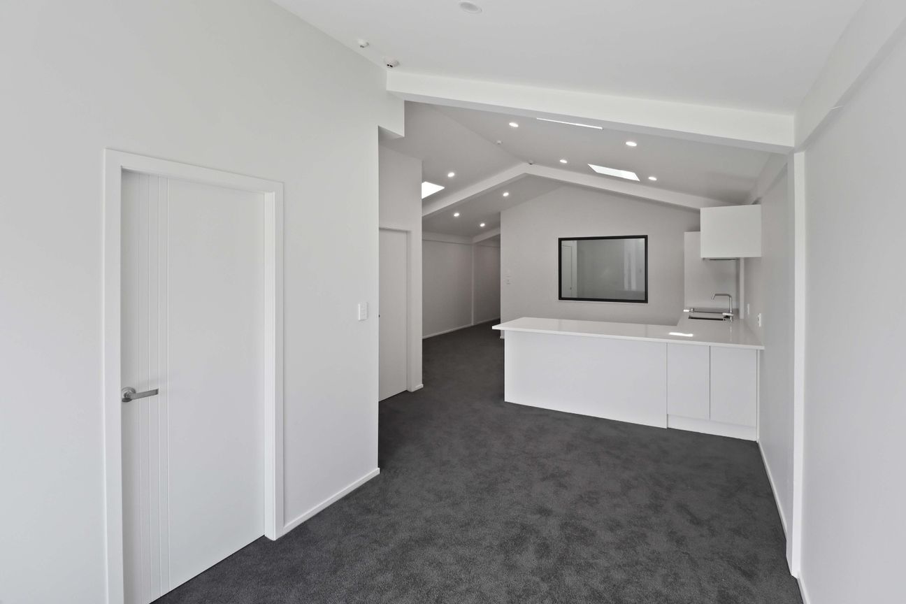 TWO-BEDROOM APARTMENT,  BALCONY AND OPEN PLAN - Bild 5