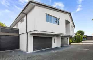 2/15 Tarawera Road, Lynmore