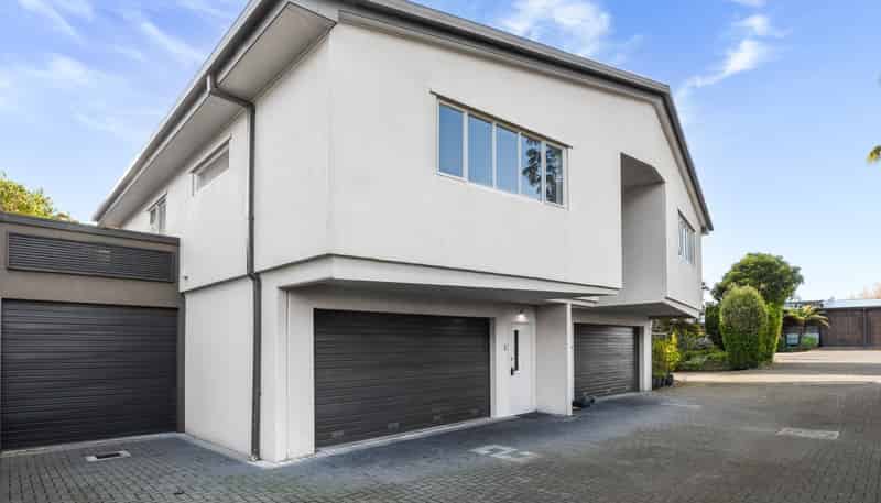 2/15 Tarawera Road, Lynmore