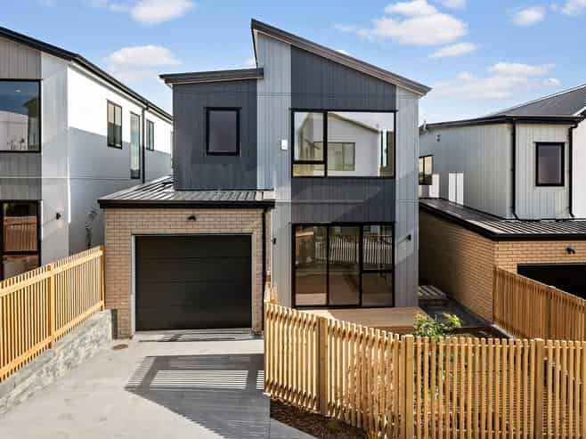 8,10,12,13 Wira Lane, Silverdale