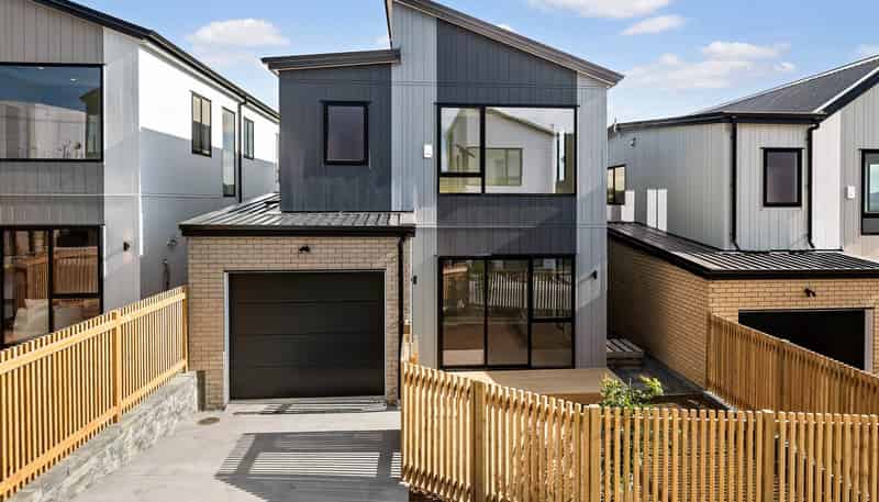 8,10,12,13 Wira Lane, Silverdale