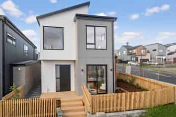 8,10,12,13 Wira Lane, Silverdale