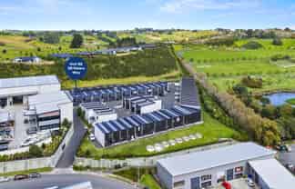 POLE-POSITIONED 91m² INDUSTRIAL UNIT
