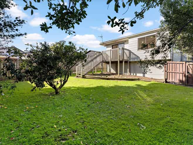 1 and 2/58 St Annes Crescent, Wattle Downs