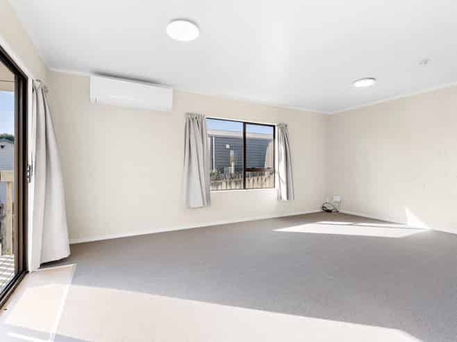 1 and 2/58 St Annes Crescent, Wattle Downs