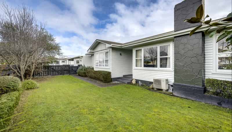 1214 Willowpark Road North, Mayfair