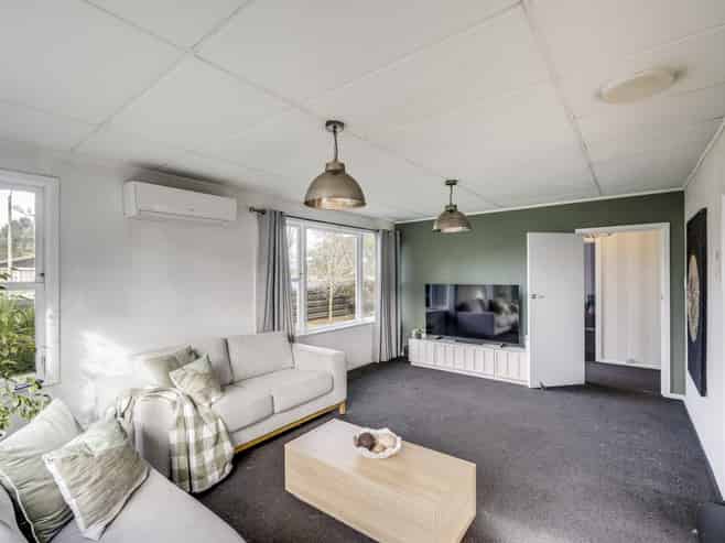 1214 Willowpark Road North, Mayfair