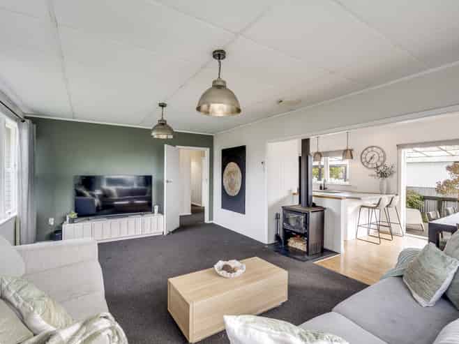 1214 Willowpark Road North, Mayfair