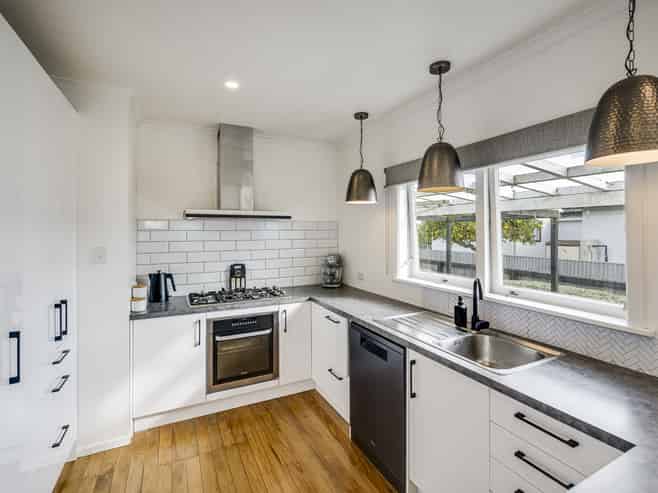 1214 Willowpark Road North, Mayfair