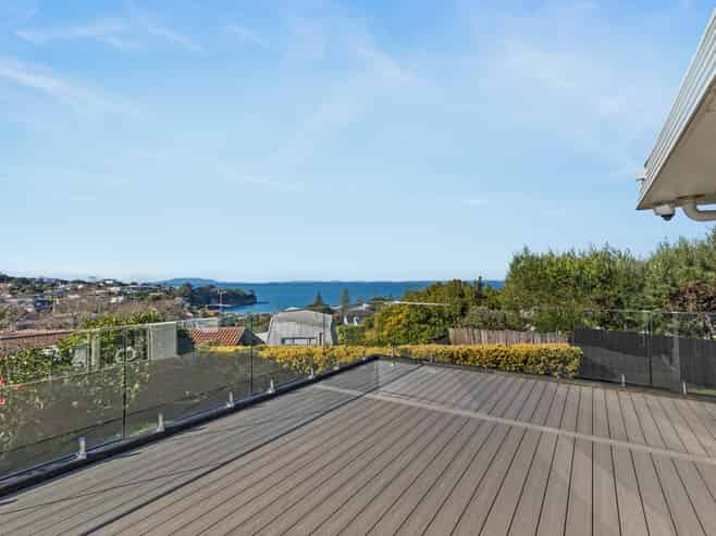 825 Beach Road, Browns Bay