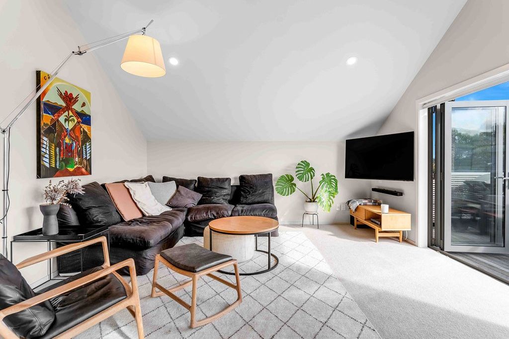 Low Maintenance Lifestyle + Pet Friendly - Vista 4