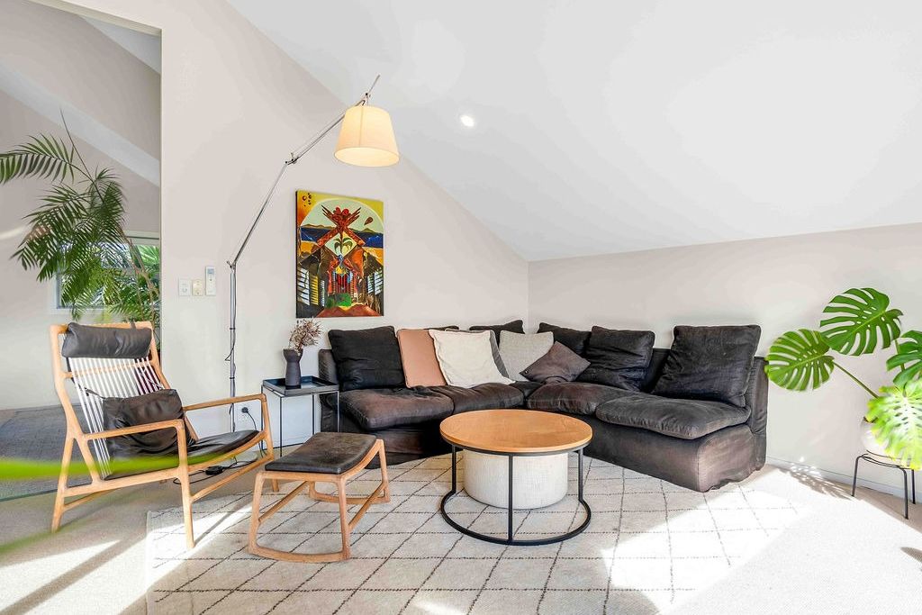 Low Maintenance Lifestyle + Pet Friendly - Vista 2