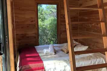 Kauri Cabin/128 Lone Kauri Road, Karekare