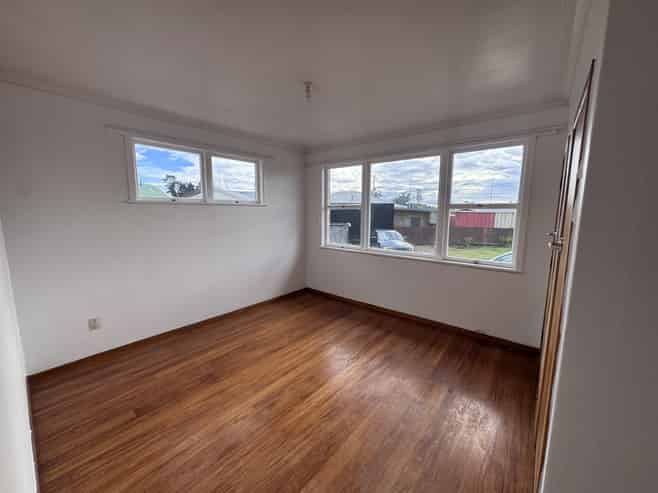 Tauriko West rear site office & yard