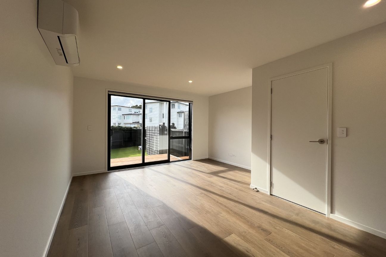 Brand New Designer in the Heart of Te Atatu Peninsula - Meer