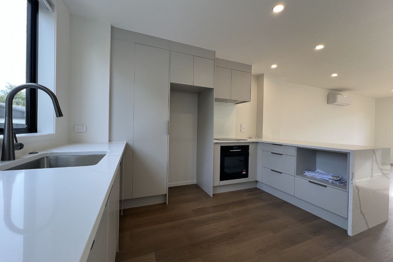 Brand New Designer in the Heart of Te Atatu Peninsula - Aanzicht 4