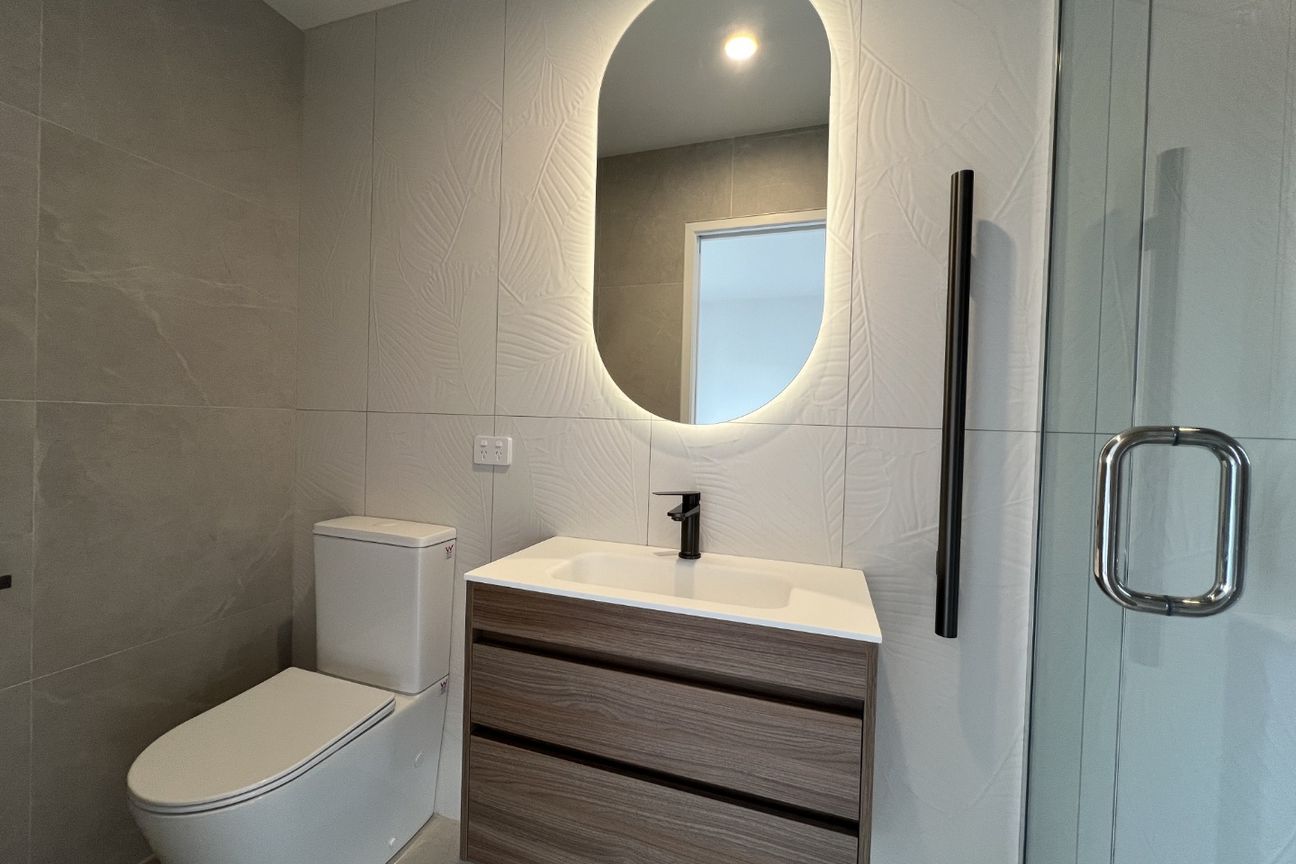 Brand New Designer in the Heart of Te Atatu Peninsula - Aanzicht 3