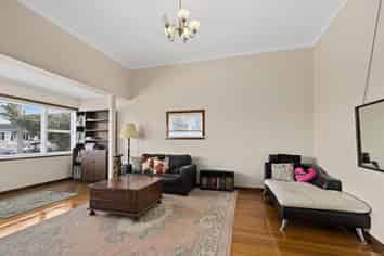 1/221  Onewa Road, Birkenhead