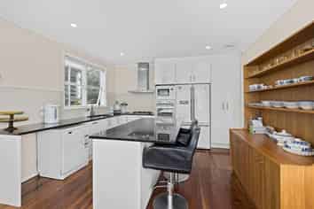 1/221  Onewa Road, Birkenhead