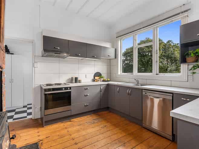  46 Station Road, Kamo