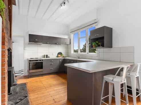 46 Station Road, Kamo