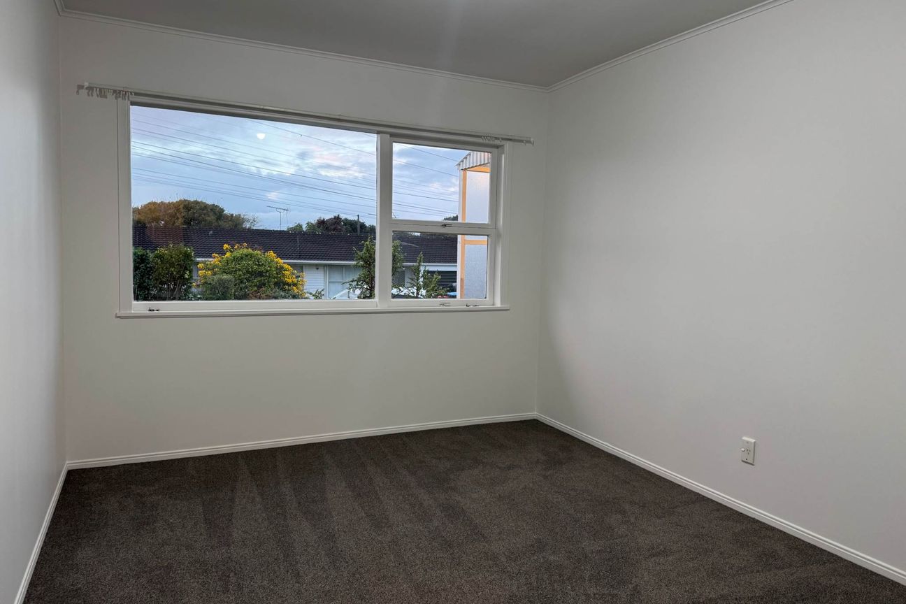 Solid 2 Bedroom unit, Mount Wellington - Altro