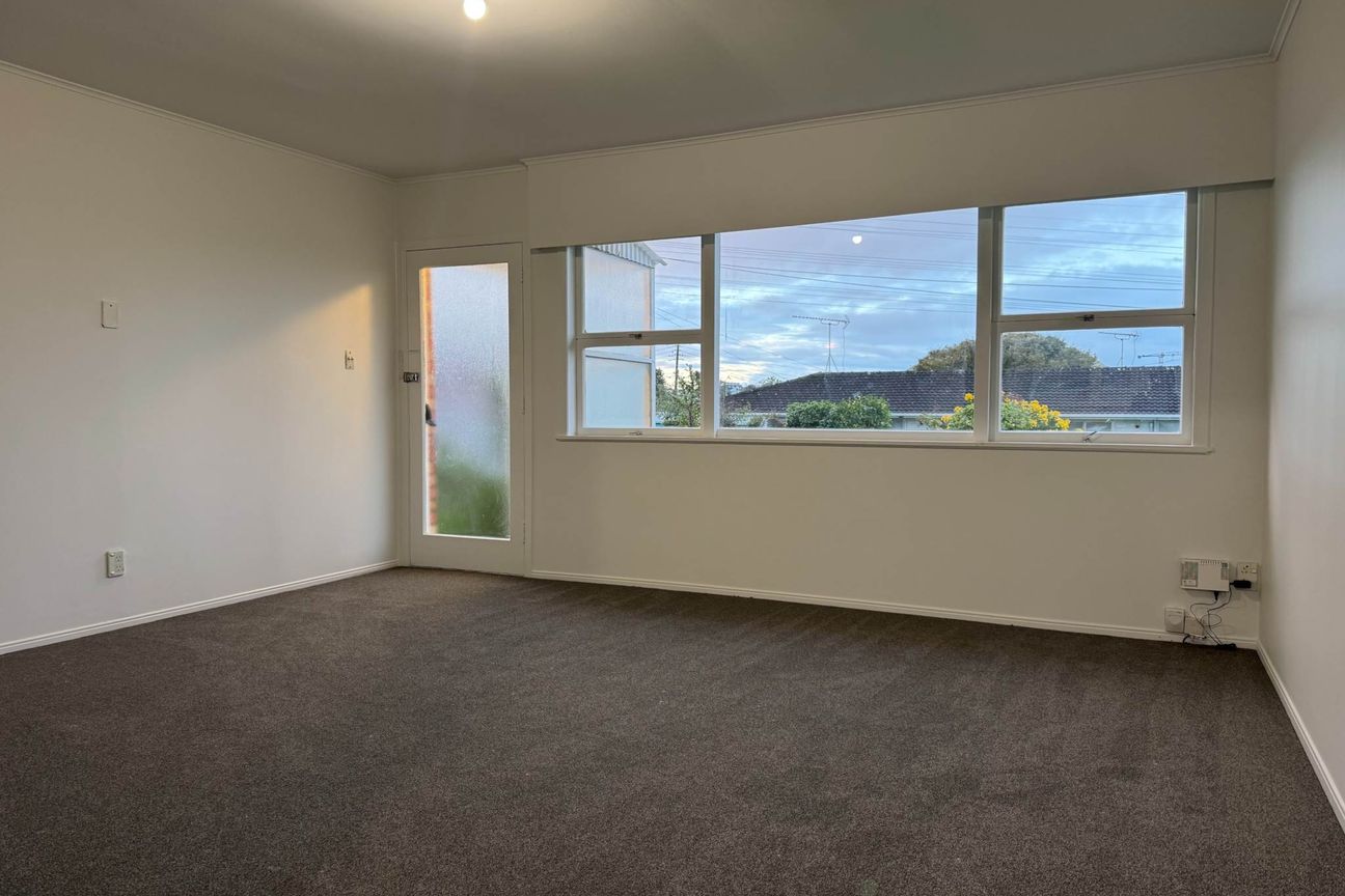 Solid 2 Bedroom unit, Mount Wellington - Vista 2