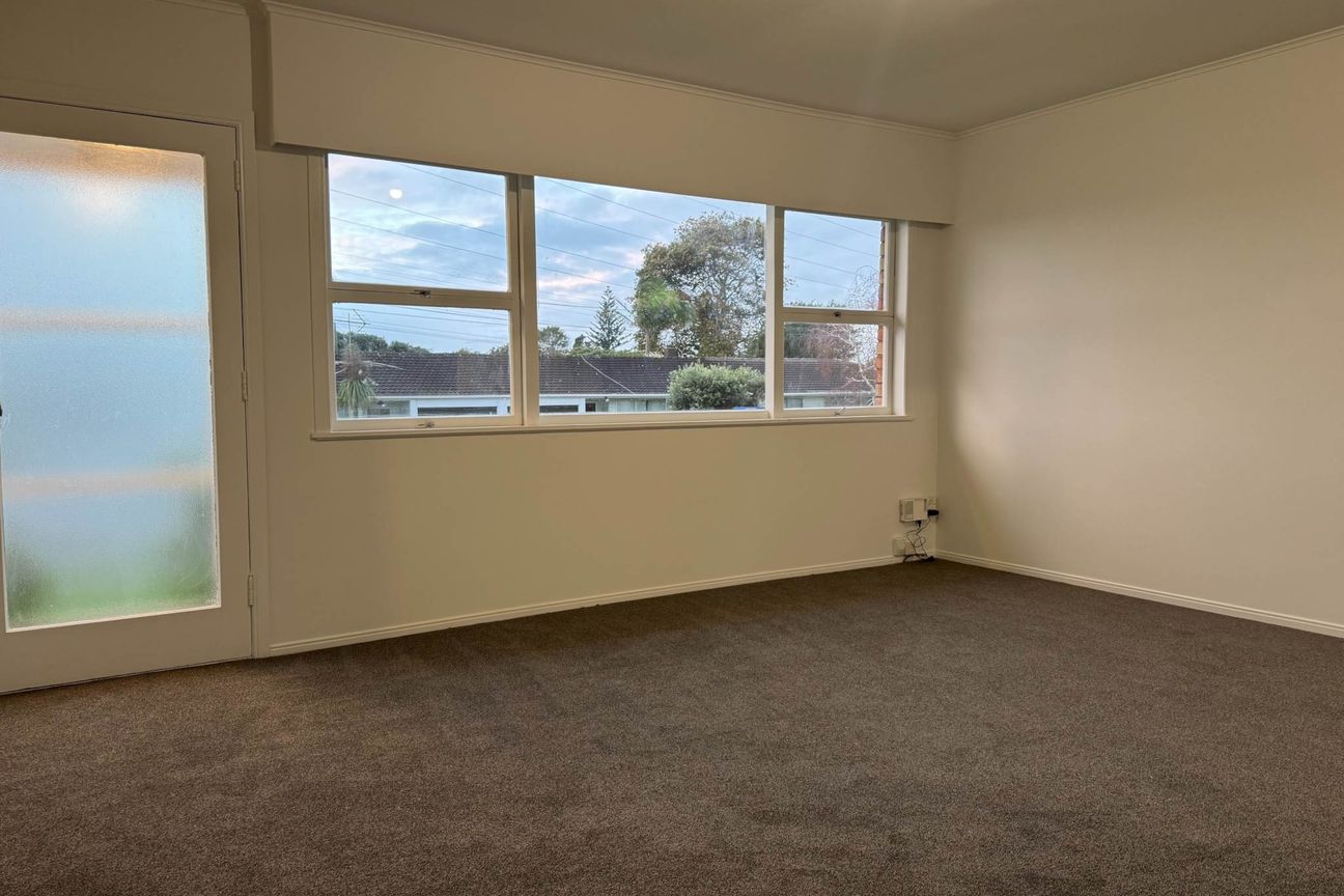 Solid 2 Bedroom unit, Mount Wellington - Vista 4