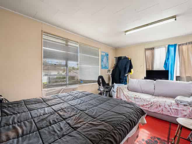 42 Beach Road, Te Atatu Peninsula