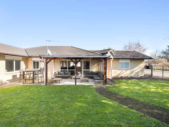 35 Carisbrook Crescent, Papakura