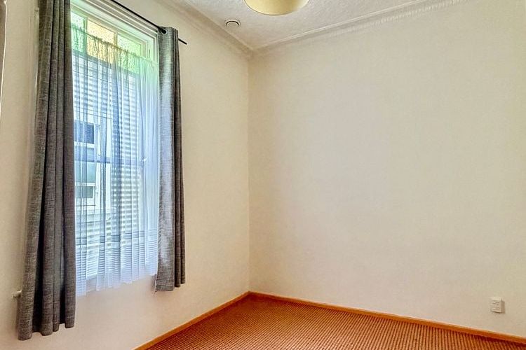 Spacious 2-Bedroom Home - Brand New Kitchen - Widok 4