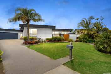 16 Binda Place, Botany Downs