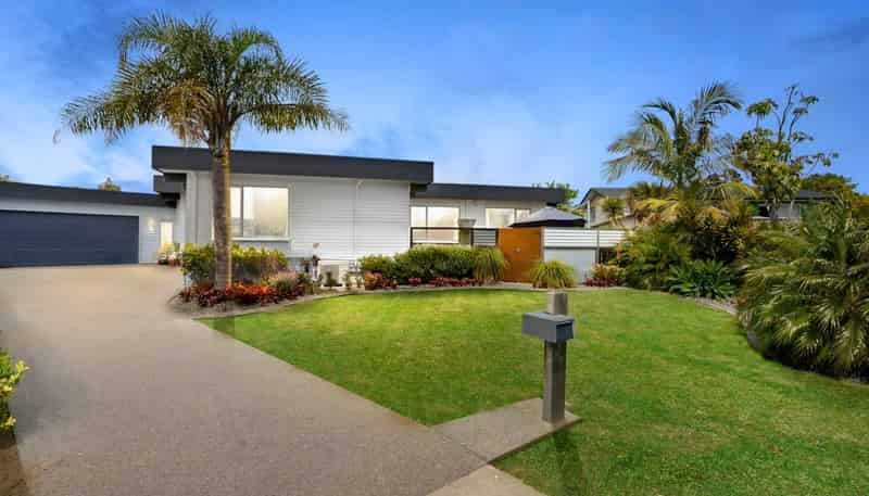 16 Binda Place, Botany Downs